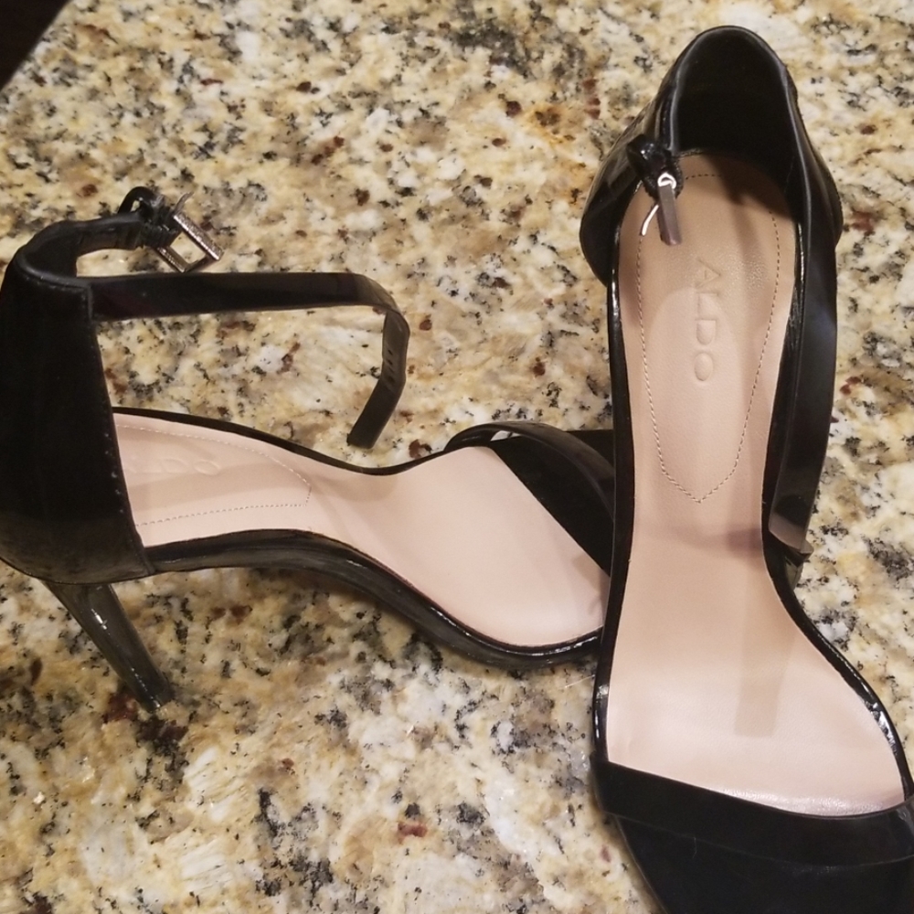 Women's size 6 Black Aldo Heels